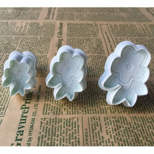 3 DARABOS FONDANT KISZÚRÓ - VIRÁG LEVELEKKEL